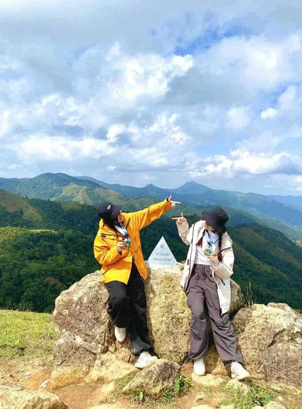 Áo khoác dã ngoại Aura - dáng oversize năng động với cổ cao giúp chống gió, chống thấm nước, chống nắng tối ưu